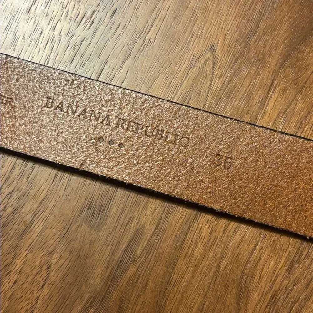 Banana Republic Mens Classic Brown Leather Belt with Silver Buckle - 36